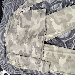 Green camo light fleece set